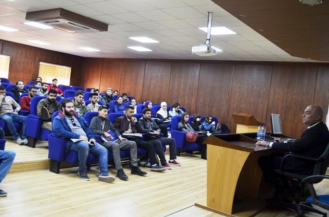 عميد كلية الأعمال في "عمان الأهلية" يلتقي الطلبة المستجدين في الكلية