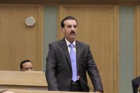 العكايلة يطالب باستقالة الحكومة أو طرح الثقة بها