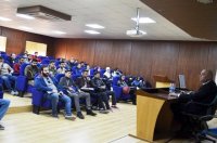 عميد كلية الأعمال في "عمان الأهلية" يلتقي الطلبة المستجدين في الكلية