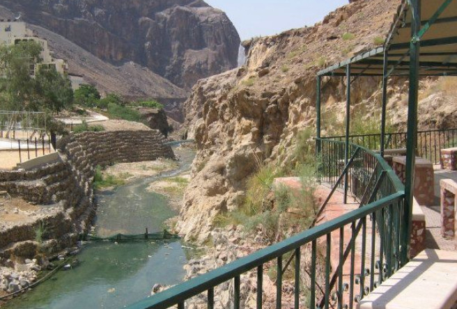 "السياحة والآثار" توجه كتاباً للرزاز لتنظيف العبارات في حمامات ماعين