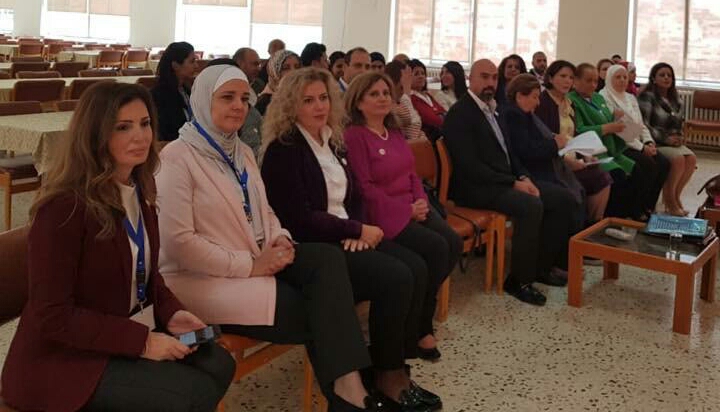 الصيادلة تنفذ حملة لتطعيم مئة مسن ضد الانفلونزا