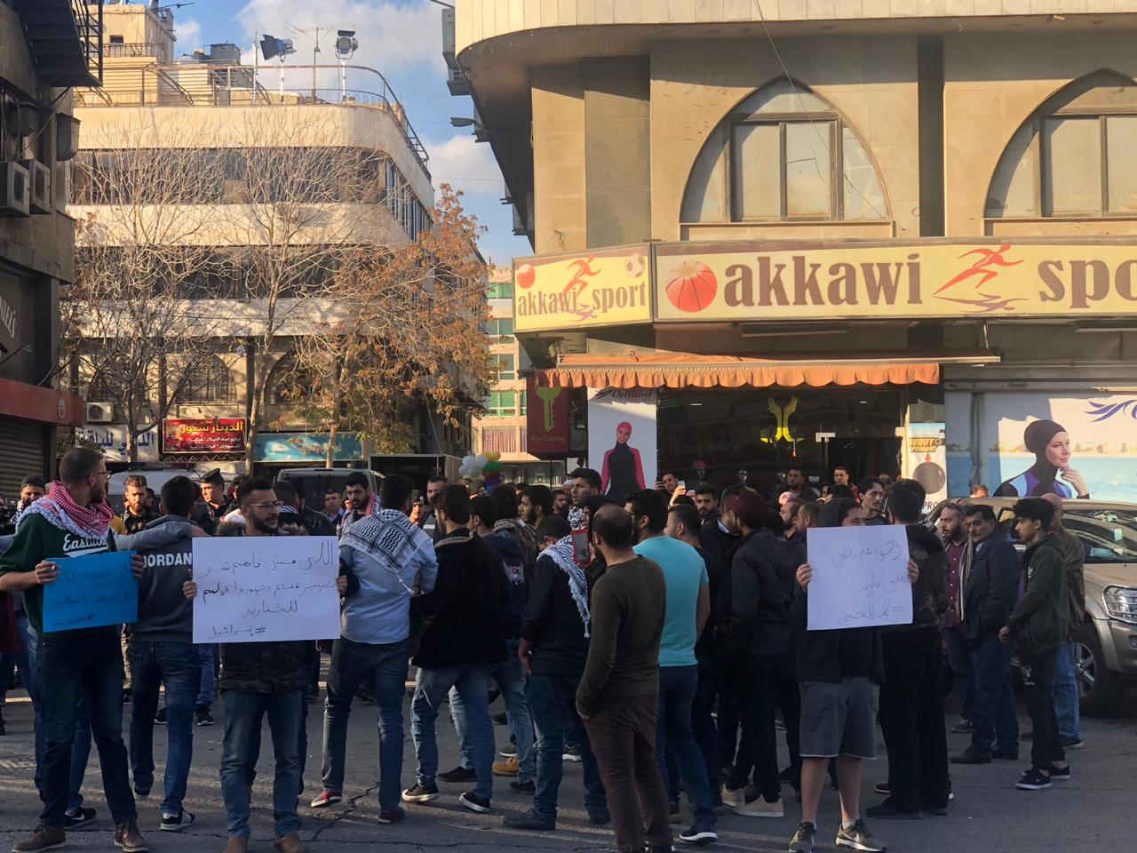 شاهد بالفيديو والصور .. اردنيون ينتفضون ضد تصوير فيلم اسرائيلي في عمان