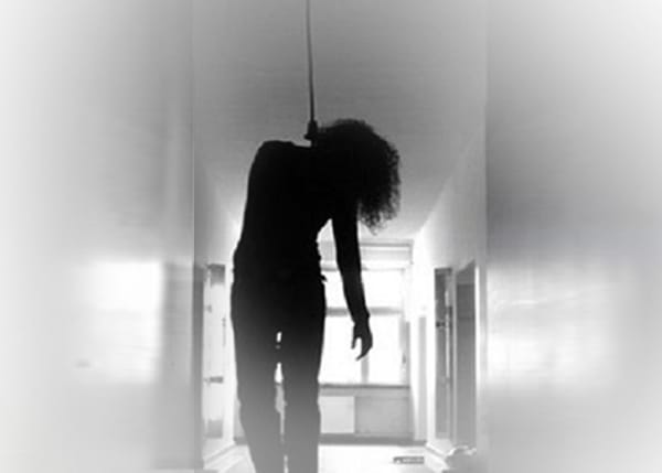 بعد انتحار عاملة .. شغب و تحطيم مركبات في مدينة الحسن الصناعية