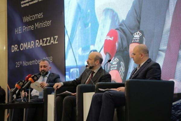 بالصور .. هذا ما يطمح اليه عمر الرزاز