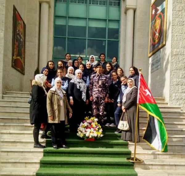 بالصور .. مدارس الجامعة الاولى (بنات ) تزور مديرية الدفاع المدني