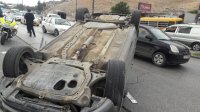 بالصور.. انقلاب سيارة في عمان