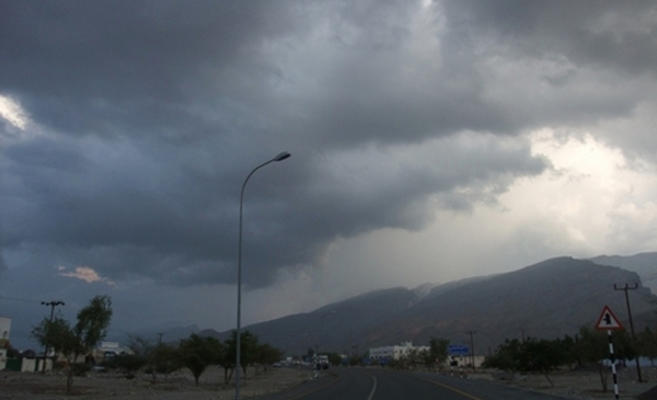 أجواء غائمة غالبا مع فرصة لزخات من المطر