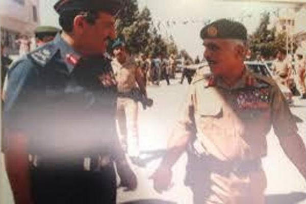 قائد سياسي وعسكري عريق: منصب رئيس الوزراء فقد هيبته