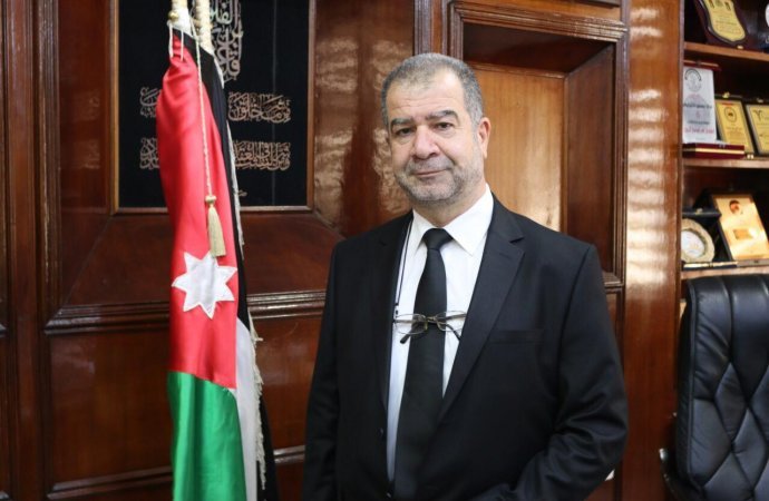 أبو السكر يناشد رئيس الوزراء عمر الرزاز