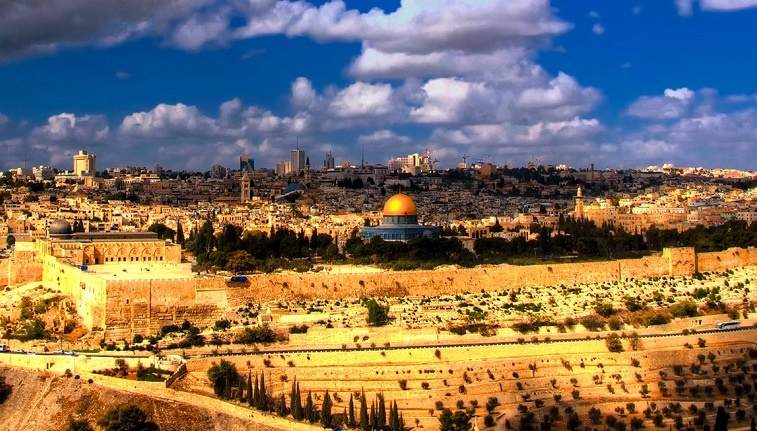 الكشف عن تزوير وتزييف وثائق بيع اراض في الضفة الغربية والقدس