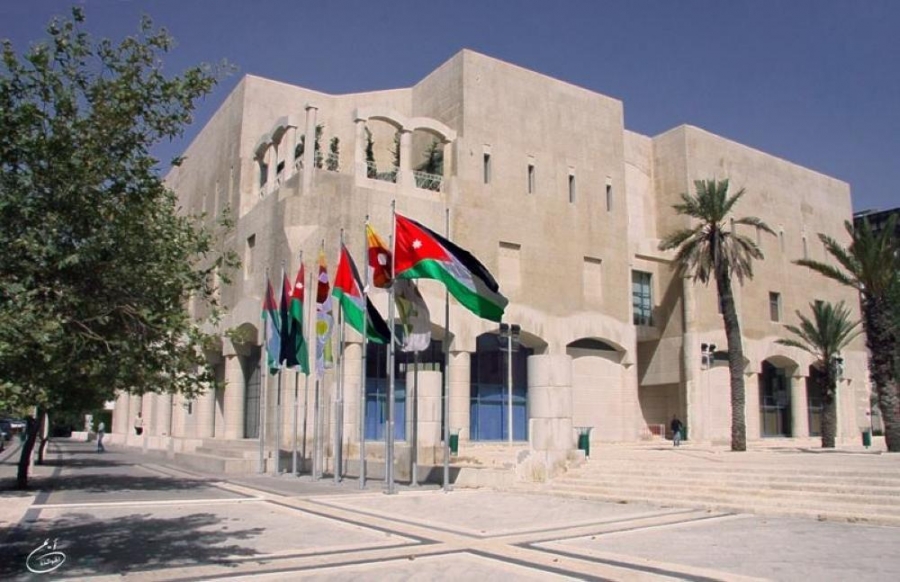 بالوثيقة .. زيادة راتب مستشار إعلامي بالأمانة 500 دينار
