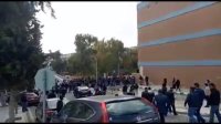 بالتفاصيل : "هاتف" يتسبب بمشاجرة البترا ..وفصل 7 طلاب