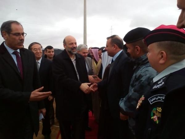 بالفيديو .. الرزاز يزور مدرسة الحسا الثانوية