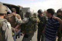 اعتقال 14 فلسطينيا بالضفة الغربية