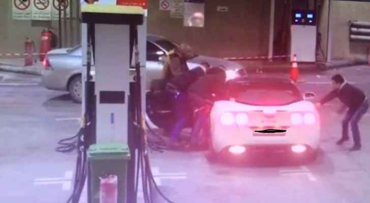 أشخاص يهاجمون محطة وقود في عمّان ويلحقون بها أضراراً جسيمة