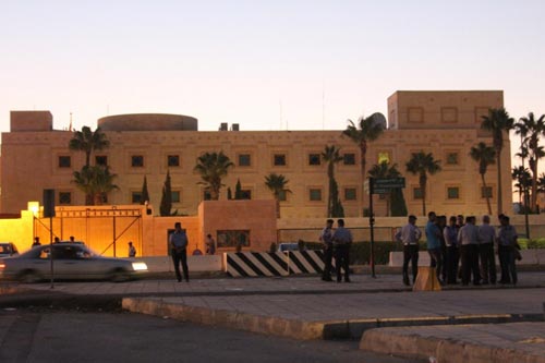745 مليون دولار منحة أمريكية اودعت بالبنك المركزي