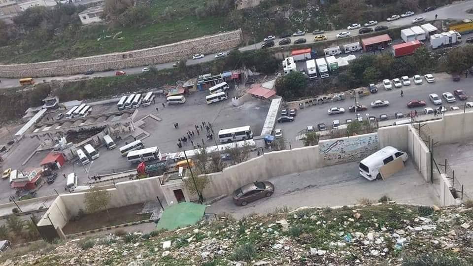 الكشف عن اسباب وجود جداريات القادة الايرانيون في السلط - صور
