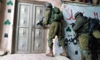 الأحتلال يعتقل 12 فلسطينيا برام الله والخليل