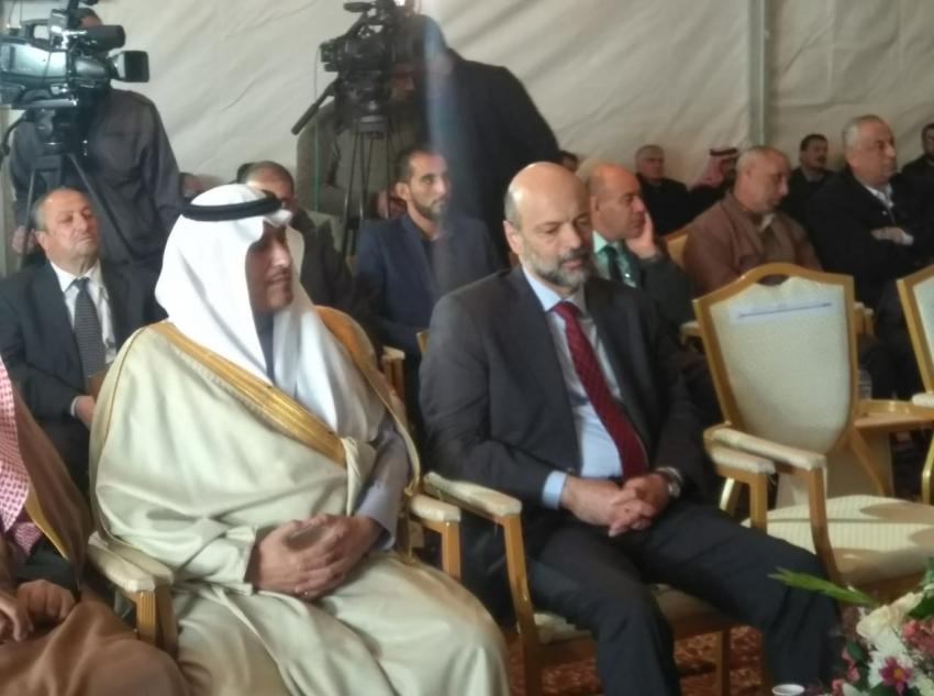 بالصور ... الرزاز يفتتح طريق الأزرق - العمري