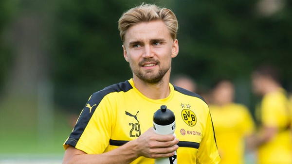 اللاعب شميلزر لم يعتنق الإسلام 