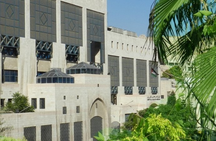 ارجاء رفع اسعار الفائدة إلى الأحد المقبل