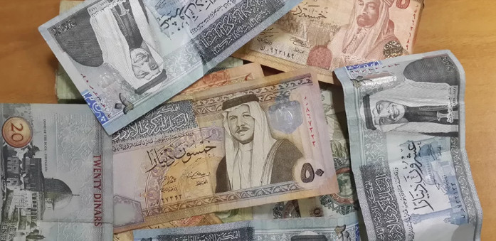 خبير اقتصادي : قرار جدولة القروض سيرفع الكلفة على المواطنين