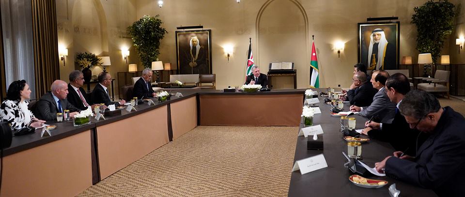 الملك يلتقي عدداً من الكتّاب الصحفيين