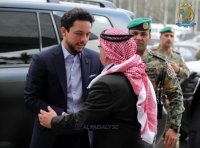 ولي العهد يزور بيت عزاء العدوان (صور)