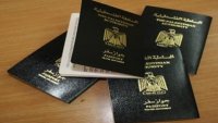 فلسطيني يُظهر جواز سفره لشرطي اردني .. وكانت المفاجأة !