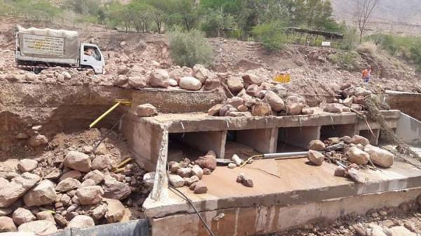 بالصور .. إنهيار في جسر بالاغوار