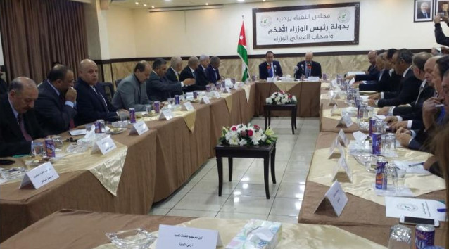 بالصور .. تفاصيل زيارة رئيس الوزراء لـ "مجمع النقابات"