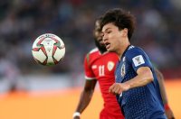 اليابان تتخطى عُمان بجزاء مثير للجدل في كأس آسيا