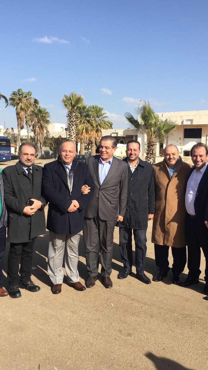 بالصور .. وفد من "المقاولين" يتوجه الى دمشق