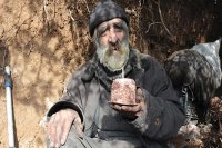 بالصور .. "رجل الكهف" التركي ماذا قال عن رئيس بلاده ؟!