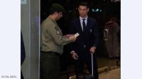 هذه قصة صورة رونالدو ومسؤول الجوازات السعودي