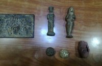 الأمن يحبط بيع قطع أثرية بـ4 ملايين دينار (صور)