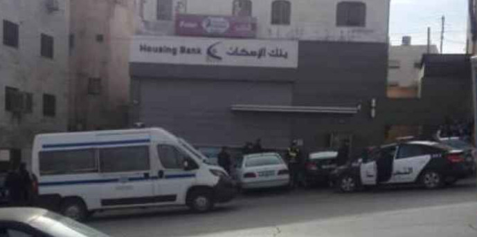 مسؤول امني يكشف قيمة المبلغ المسروق من سطو بنك جبل المنارة