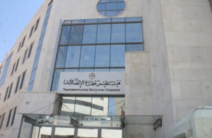 الفرق بين إصدار جواز السفر الكترونيا والجواز الإلكتروني