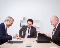 ولي العهد يشهد توقيع اتفاقية بين الحكومة وشركة مايكروسوفت
