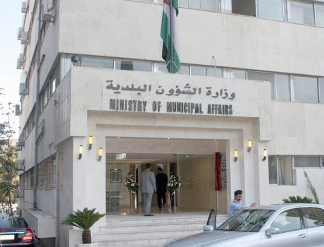 البلديات توافق على مطالب موظفيها لتحسين واقعهم المعيشي