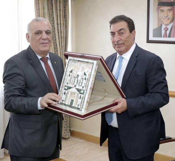 هذا ما اكده "الطراونة" لنقيب المحامين السوريين