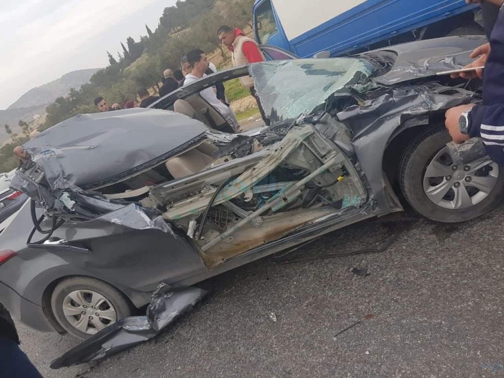بالصور .. اصابة فتاة بحادث تصادم بشارع الاردن