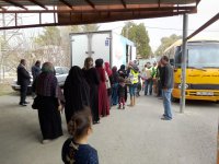 عمان الاهلية توزع "الطرود الغذائية والحرامات" في الأغوار