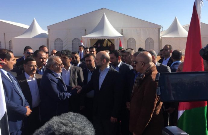 الرزاز يهنئ الأردنيين والعراقيين بالمكتسبات التي تحققت اليوم