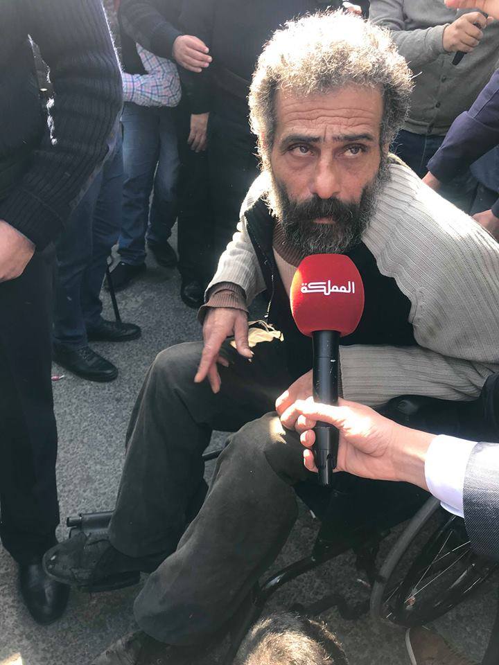 بالصور .. نزلاء سجن ماركا يعانقون الحرية