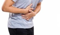 إصابة 5 أشخاص بالأم بالمعدة في عمان