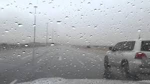 زخات متفرقة من المطر