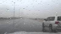 زخات متفرقة من المطر