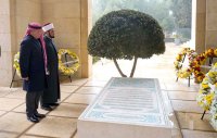 الملك يزور ضريح المغفور له الملك الحسين بن طلال (صور)