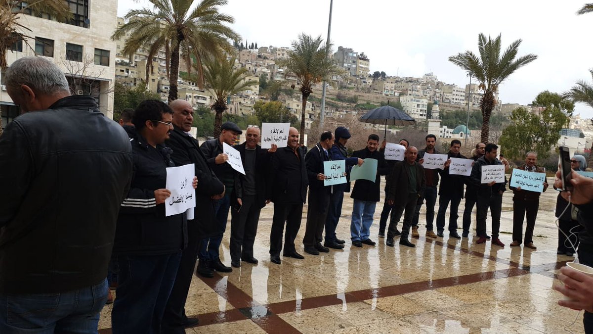 بالصور .. مكاتب هندسية تعتصم احتجاجا على نظام الأبنية